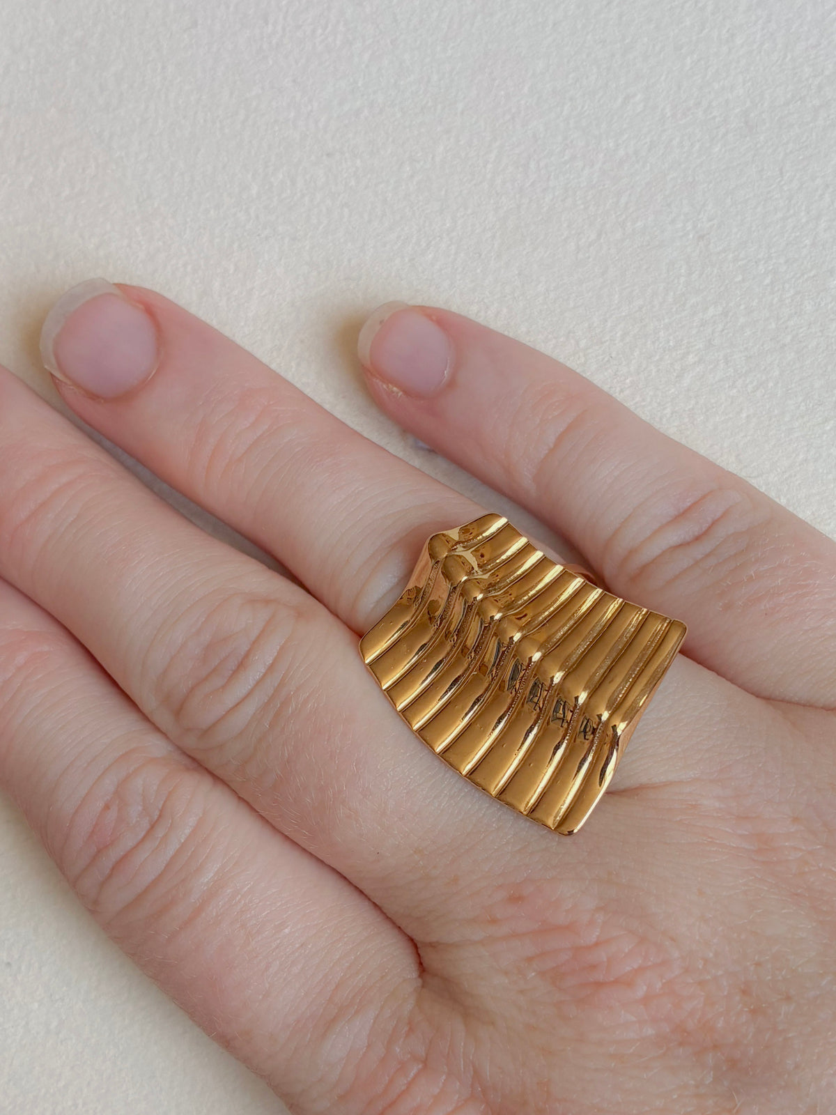 Justerbar ring nr. 240 fra Winther Design