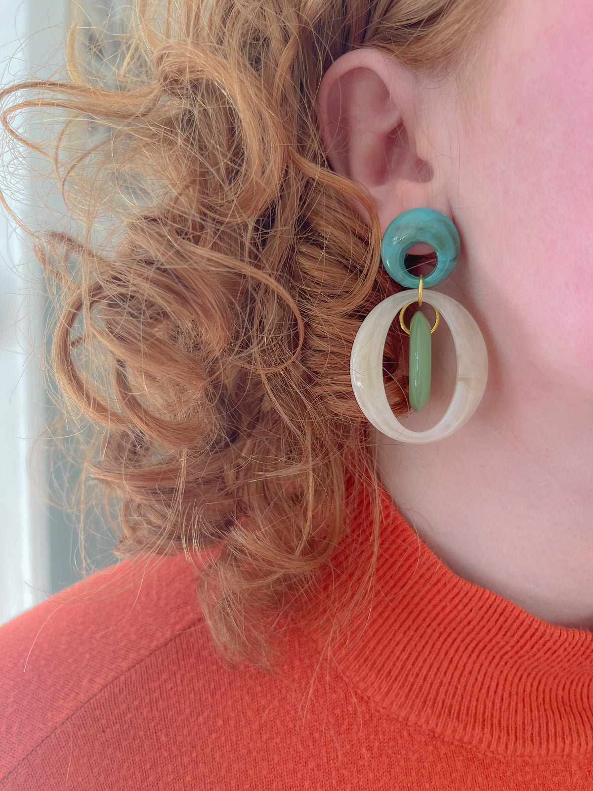 Sophie, statement øreringe i akryl fra Winther Design