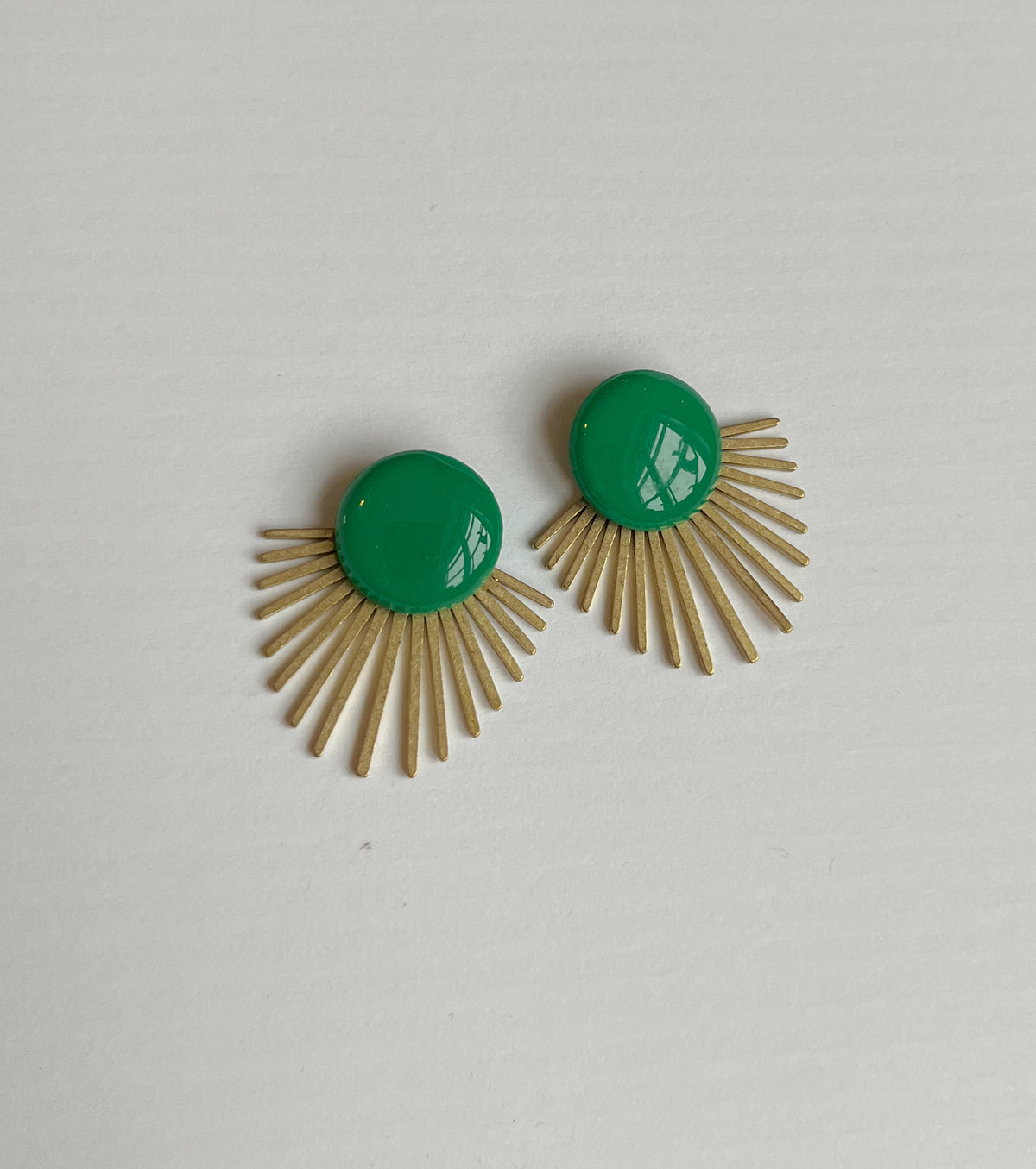 Græsgrøn dot med bagstykke i messing, stråle, fra Winther Design