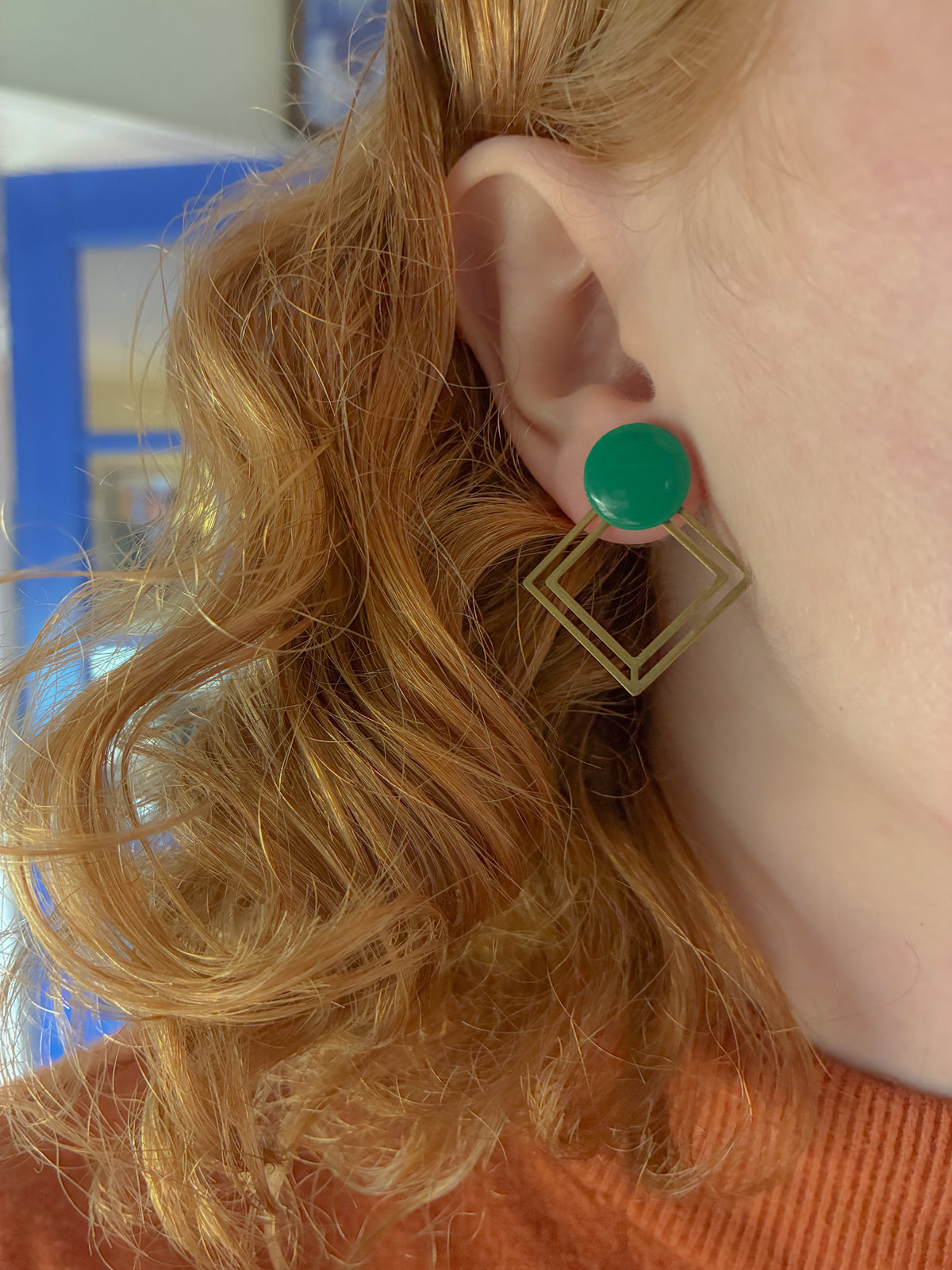 Grøn dot med bagstykke i messing, firkant, fra Winther Design