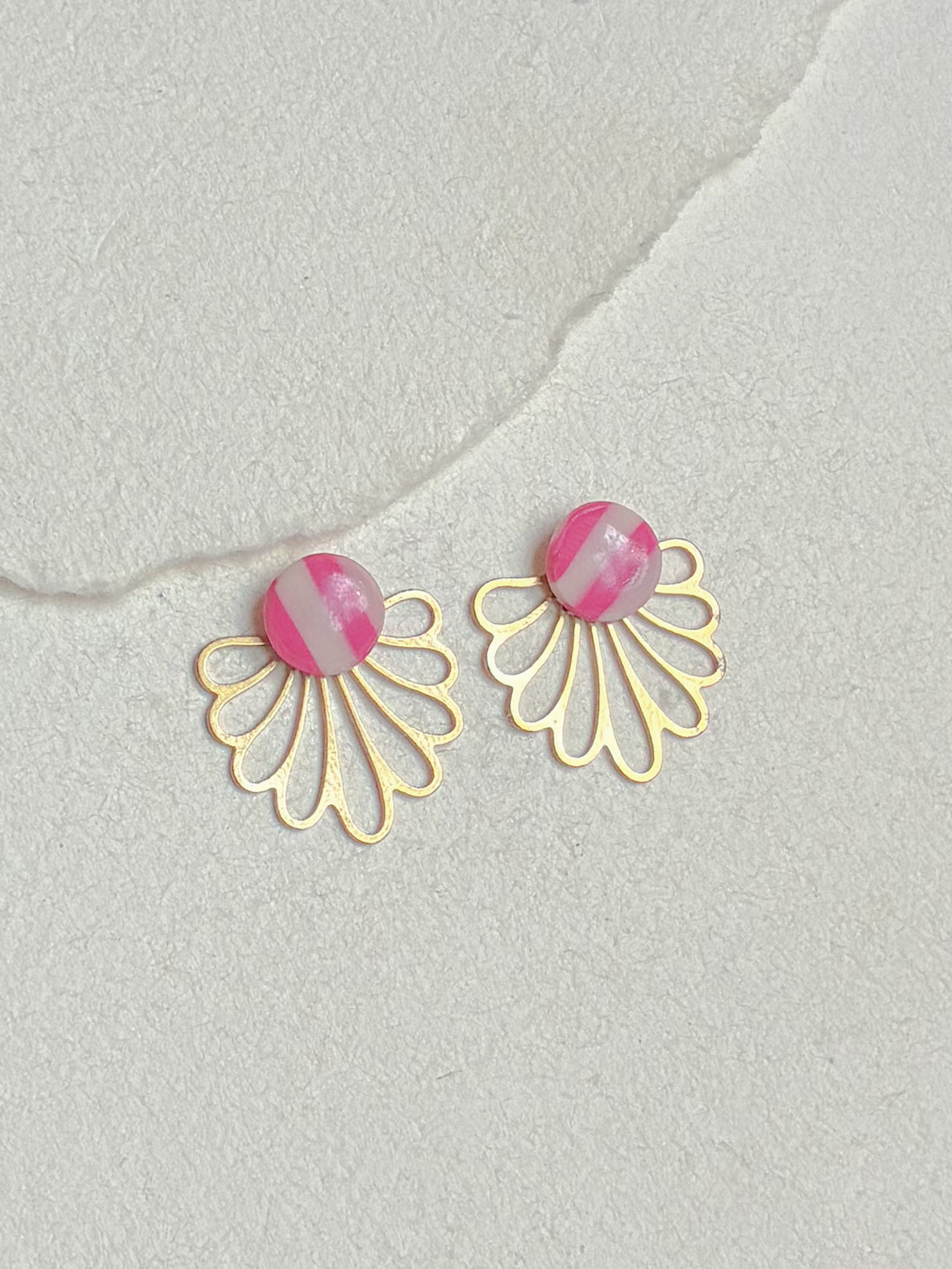 Stribet dot med bagstykke i messing, floral, fra Winther Design