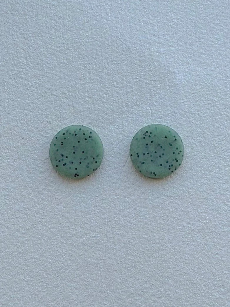 DOTS ørestikker i akryl, grøn peber, fra Winther Design
