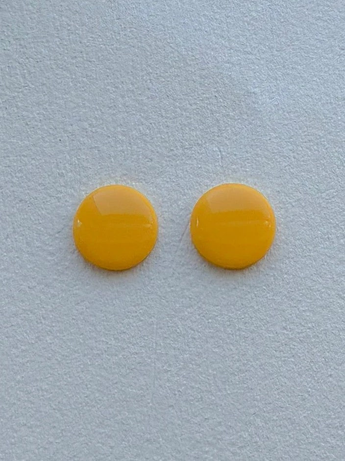DOTS ørestikker i akryl, sunshine gul, fra Winther Design